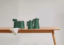 Alessi Plissé Waterkoker 1L Zwart -Winkel Voor Woninginrichting x886x886 0001mdl0606 108ambgroupagegreen300dpi1250pxl.jpg.pagespeed.ic .F CNTuCXrN 1