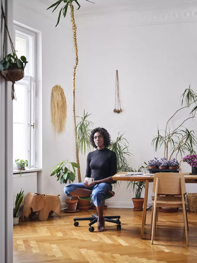 Vitra Eames Coffee Table 1140 Essen Honing Walnotenhout 13 Vitra Eames Coffee Table 1140 Essen Honing Walnotenhout - Afbeelding 11