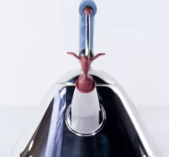 Alessi MG32 Elektrische Waterkoker Ivoor -Winkel Voor Woninginrichting x886x886 alessi electric kettle azuurblauw detail.jpg.pagespeed.ic .kMMKkOf2vR