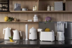 Alessi Plissé Waterkoker 1L Zwart -Winkel Voor Woninginrichting x886x886 alessi pliss broodrooster8.jpg.pagespeed.ic .eECWkzGJ A 1