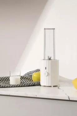 Alessi Plissé Personal Blender Zwart -Winkel Voor Woninginrichting x886x886 alessi pliss personal blender4.jpg.pagespeed.ic .GlY5K9t w