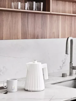 Alessi Plissé Waterkoker 1L Zwart -Winkel Voor Woninginrichting x886x886 alessi pliss waterkoker 1 l9.jpg.pagespeed.ic .Gfc459mc2t