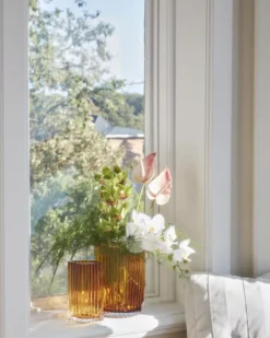 AYTM Folium Vaas Small Amber -Winkel Voor Woninginrichting x886x886 aytm folium vaas small4.jpg.pagespeed.ic .wfpZTgxcbR