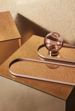 AYTM Globe Vaas 10 Amber/goud 19 AYTM Globe Vaas 10 Amber/goud -Winkel Voor Woninginrichting x886x886 aytm globe vaas 217.jpg.pagespeed.ic .mtuAzfUwCz