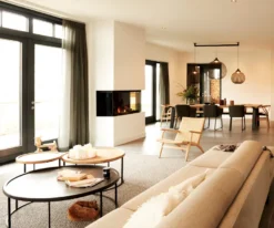 Carl Hansen & Son CH24 Wishbone Stoel Classic Natural Zwart Eiken -Winkel Voor Woninginrichting x886x886 binnenkijker oegstgeest 4.jpg.pagespeed.ic .WmnOisre85