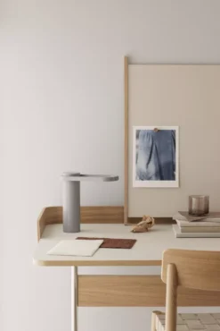 Blomus Hoop Tafellamp LED Oplaadbaar Warm Grey -Winkel Voor Woninginrichting x886x886 blomus hoop tafellamp4.jpg.pagespeed.ic .SoA7tAB 3J