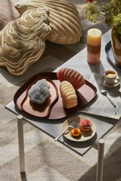 Broste Copenhagen Mie Dienblad 32x39 Blauw 13 Broste Copenhagen Mie Dienblad 32x39 Blauw -Winkel Voor Woninginrichting x886x886 broste copenhagen seashell kussen light yellow1.jpg.pagespeed.ic .jJaXxS2mKG