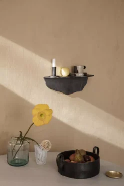 Ferm Living Fracture Wandplank Zwart Aluminium -Winkel Voor Woninginrichting x886x886 ferm living fracture wandplank2.jpg.pagespeed.ic .tewfkC4sUd