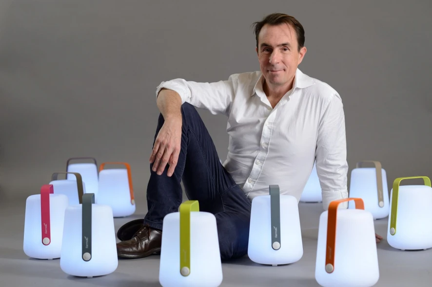 Fermob Balad Tafellamp H38 LED Oplaadbaar Honey 4 Fermob Balad Tafellamp H38 LED Oplaadbaar Honey - Afbeelding 2