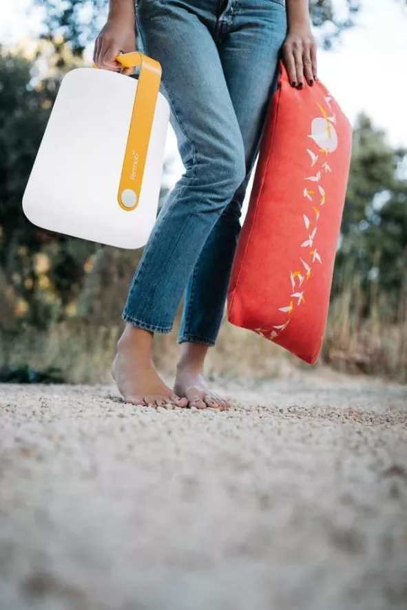 Fermob Balad Tafellamp H38 LED Oplaadbaar Honey 13 Fermob Balad Tafellamp H38 LED Oplaadbaar Honey - Afbeelding 11