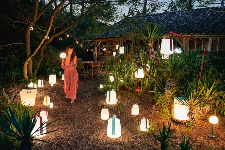 Fermob Balad Tafellamp H38 LED Oplaadbaar Honey 17 Fermob Balad Tafellamp H38 LED Oplaadbaar Honey - Afbeelding 15