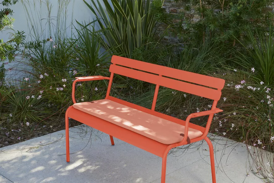 Fermob Luxembourg Tuinbank Met Rug En Armleuning Frosted Lemon 8 Fermob Luxembourg Tuinbank Met Rug En Armleuning Frosted Lemon - Afbeelding 6