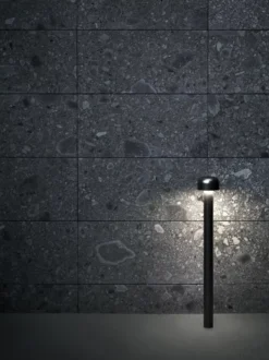 Flos Bellhop Sokkellamp LED Hoog Antraciet -Winkel Voor Woninginrichting x886x886 flos bellhop sokkellamp led hoog2.jpg.pagespeed.ic .3ugt8DQNsL