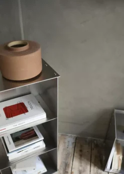 Frama Tweedekansje - Rivet Case Kast -Winkel Voor Woninginrichting x886x886 frama rivet case kast2.jpg.pagespeed.ic .eToUmoO QS