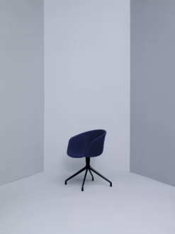 Hay About A Chair AAC21 Stoel, Sense Cognac, Zwart Onderstel -Winkel Voor Woninginrichting x886x886 hay about a chair aac21 hallingdal 753 sfeer 1.jpg.pagespeed.ic .EGmftFqKQw