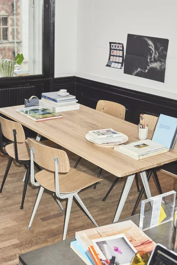 Hay Pyramid 02 Tafel 190x85 Mat Gelakt, Beige Onderstel 7 Hay Pyramid 02 Tafel 190x85 Mat Gelakt, Beige Onderstel - Afbeelding 5