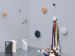 Muuto The Dots Metal Haak Ø3.9 Aluminium -Winkel Voor Woninginrichting x886x886 jul 02 muuto org150.jpg.pagespeed.ic .wFSANj88az