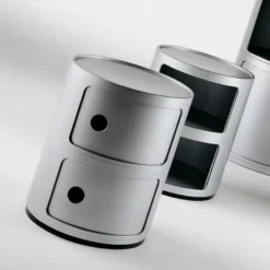 Kartell Componibili Kast Nachtkastje Medium (2 Comp.) Ø32 Blauw -Winkel Voor Woninginrichting x886x886 kar 4953 componibili zilver kartell sfeer3 600x600.jpg.pagespeed.ic .EKS8v3T7pR 1