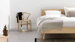 Carl Hansen & Son CH24 Wishbone Stoel Classic Natural Zwart Eiken -Winkel Voor Woninginrichting x886x886 loof basket bed met hoofdbord 160x2006.jpg.pagespeed.ic .gSBNiPyYjw