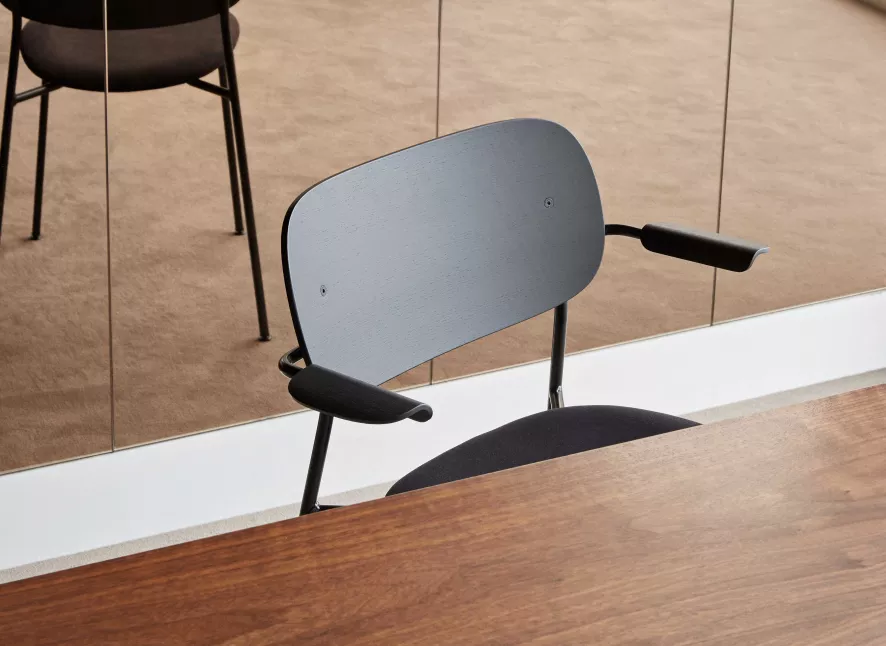 Audo Copenhagen Co Chair Stoel Zwart Met Arm Gestof. Donker Eik Champion 061 17 Audo Copenhagen Co Chair Stoel Zwart Met Arm Gestof. Donker Eik Champion 061 - Afbeelding 15