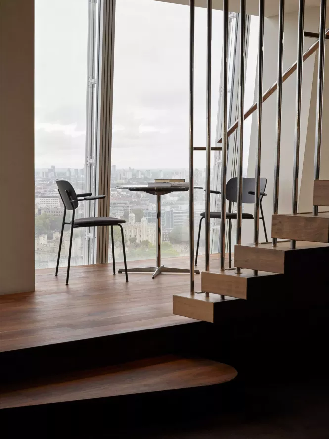 Audo Copenhagen Co Chair Stoel Zwart Met Arm Gestof. Donker Eik Champion 061 6 Audo Copenhagen Co Chair Stoel Zwart Met Arm Gestof. Donker Eik Champion 061 - Afbeelding 4