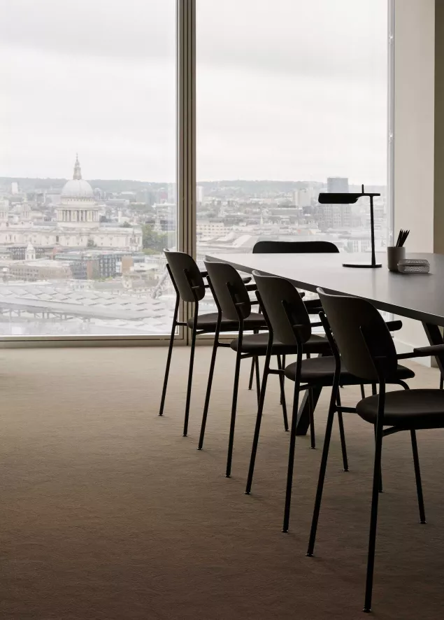 Audo Copenhagen Co Chair Stoel Zwart Met Arm Gestof. Donker Eik Champion 061 16 Audo Copenhagen Co Chair Stoel Zwart Met Arm Gestof. Donker Eik Champion 061 - Afbeelding 14