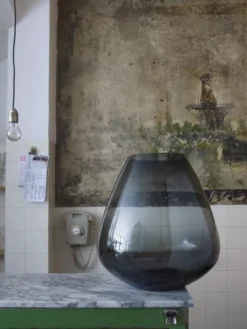 POLSPOTTEN Wiskey Glass Vaas Grijs -Winkel Voor Woninginrichting x886x886 pols potten whiskey glass vaas5.jpg.pagespeed.ic .5SgdJYOd4l