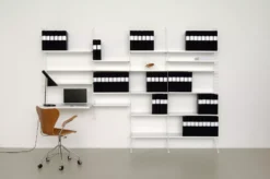 String Furniture Hoge Kast Medium, Wit 22 String Furniture Hoge Kast Medium, Wit -Winkel Voor Woninginrichting x886x886 string kast met tafel wit sfeer 2 1.jpg.pagespeed.ic .UXXC0ROslE