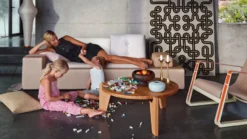 Vitra Cité Fauteuil Mello Canary, Japanese Red Base -Winkel Voor Woninginrichting x886x886 vitra poldersofa citelounge gueridonbas sfeer 1.jpg.pagespeed.ic .vUqV5CL8yB